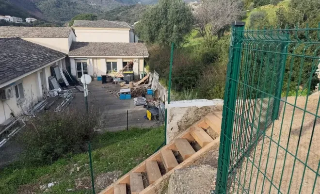 Terrassement et mise en place d’une cloture, Lucciana, O.F Jardin