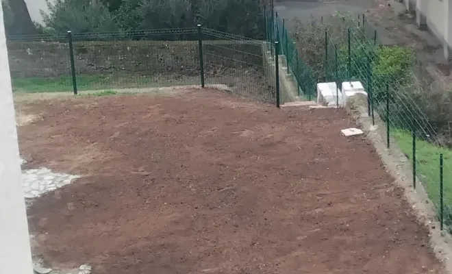 Terrassement et mise en place d’une cloture, Lucciana, O.F Jardin